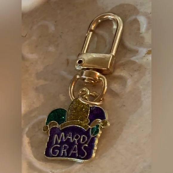 💜💚💛 Mardi Gras Themed Keychain /Bag Charm with Purple, Green, and Gold Accents - Picture 6 of 6